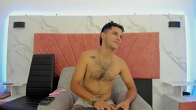 Snapshot of HellAndDante_ chatting on December 16, 2025, 5:18 pm HellAndDante online show from December 16, 2025, 5:18 pm