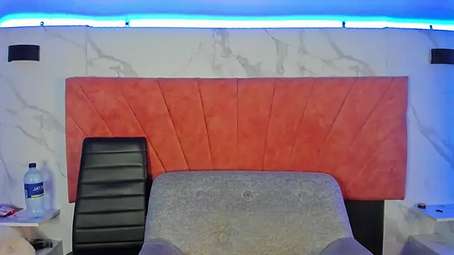 Snapshot of HellAndDante_ chatting on February 5, 2026, 12:48 am HellAndDante online show from February 5, 2026, 12:48 am