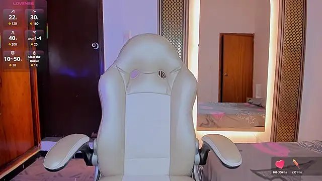 Snapshot of Elowen_Clark chatting on November 28, 2025, 8:55 pm Elowen Clark online show from November 28, 2025, 8:55 pm