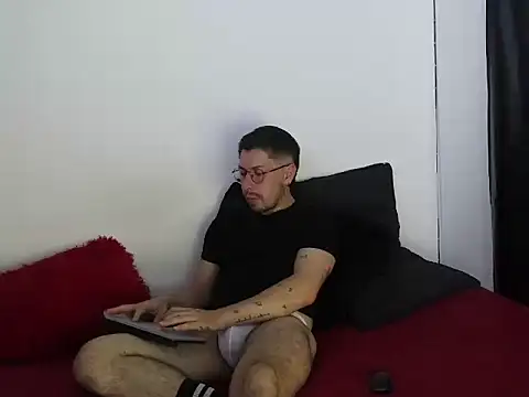 Snapshot of Letorres96 chatting on April 11, 2026, 3:55 am Letorres96 online show from April 11, 2026, 3:55 am