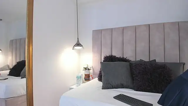 Snapshot of arianaa_miller_ chatting on November 21, 2025, 7:45 pm arianaa miller online show from November 21, 2025, 7:45 pm