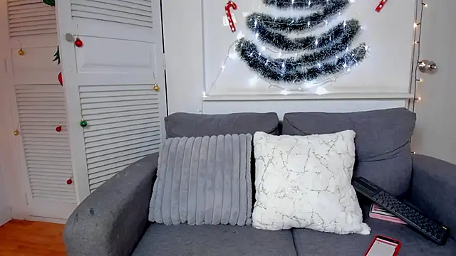 Luna Claire online show from December 20, 2025, 1:29 pm