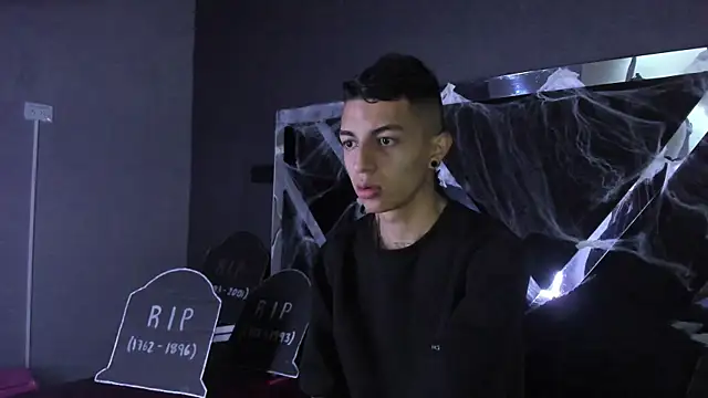 NickandAbby  online show from October 25, 2025, 12:13 pm