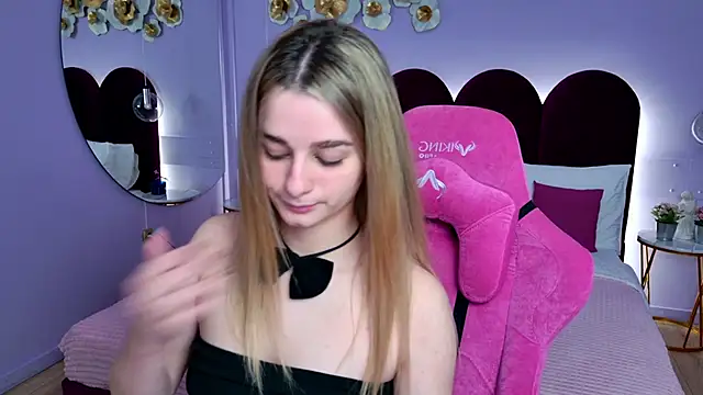 Snapshot of SweetyLicky chatting on November 9, 2025, 4:16 pm SweetyLicky online show from November 9, 2025, 4:16 pm