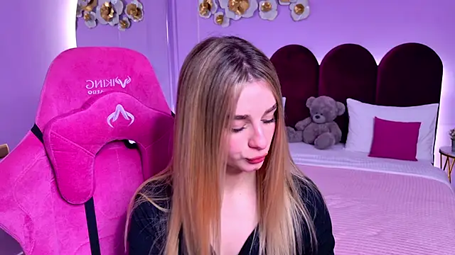 Snapshot of SweetyLicky chatting on November 13, 2025, 4:17 pm SweetyLicky online show from November 13, 2025, 4:17 pm