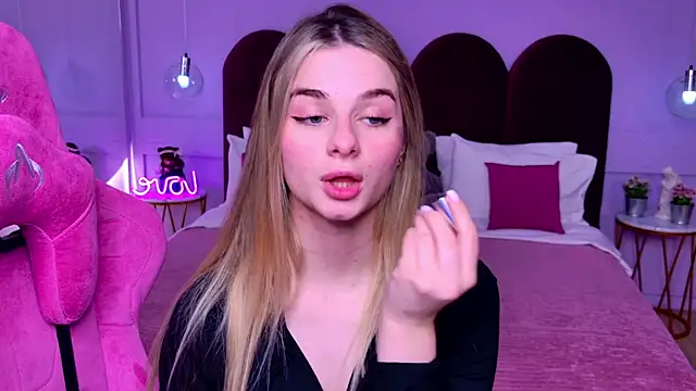 Snapshot of SweetyLicky chatting on November 24, 2025, 4:29 pm SweetyLicky online show from November 24, 2025, 4:29 pm