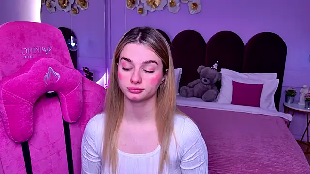 Snapshot of SweetyLicky chatting on November 25, 2025, 4:18 pm SweetyLicky online show from November 25, 2025, 4:18 pm