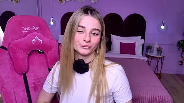 Snapshot of SweetyLicky chatting on November 28, 2025, 7:27 pm SweetyLicky online show from November 28, 2025, 7:27 pm