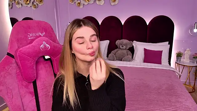 Snapshot of SweetyLicky chatting on December 17, 2025, 4:24 pm SweetyLicky online show from December 17, 2025, 4:24 pm