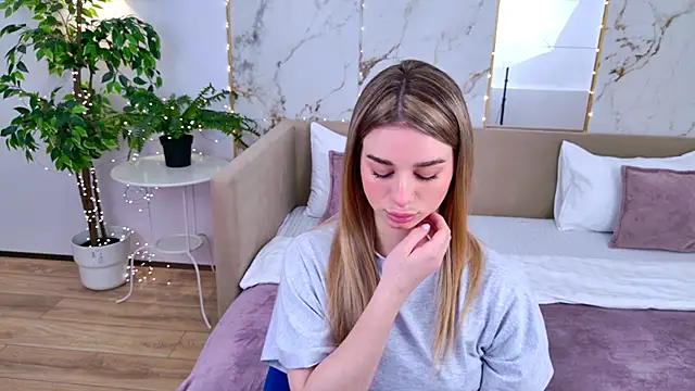 Snapshot of SweetyLicky chatting on February 22, 2026, 3:43 pm SweetyLicky online show from February 22, 2026, 3:43 pm