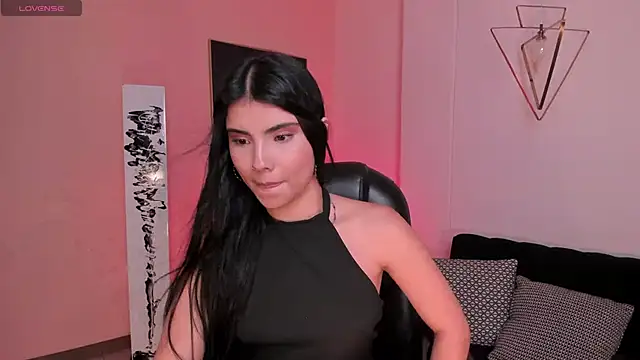 MiaLaurence online show from October 30, 2025, 7:47 pm