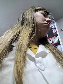 Snapshot of Sophie_del_Castillo chatting on September 27, 2025, 1:32 am Sophie del Castillo online show from September 27, 2025, 1:32 am