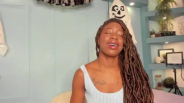 MichellePose online show from October 4, 2025, 12:36 pm