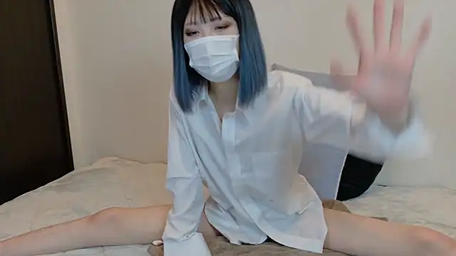 sarina at online show from March 6, 2026, 9:28 am