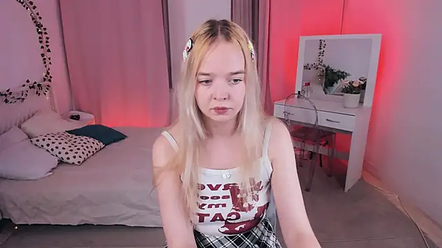 BellaMontgomery online show from October 13, 2025, 9:48 pm