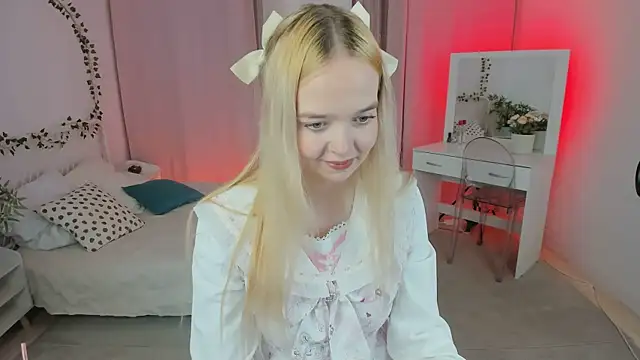 BellaMontgomery online show from October 15, 2025, 9:59 pm