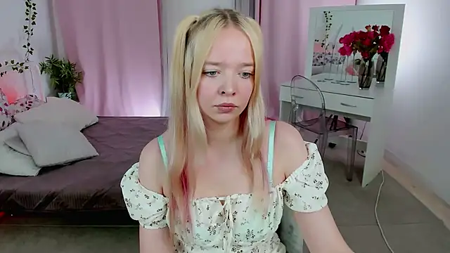 Snapshot of BellaMontgomery chatting on February 8, 2026, 4:43 pm BellaMontgomery online show from February 8, 2026, 4:43 pm