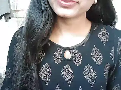 ROSE GOLDE online show from October 26, 2025, 4:18 am