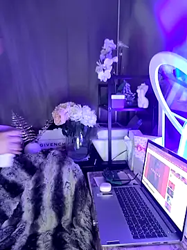 Snapshot of iamlalamilano chatting on February 18, 2026, 1:18 pm iamlalamilano online show from February 18, 2026, 1:18 pm