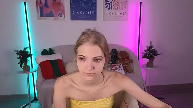 4example Chloe online show from January 13, 2026, 11:04 am