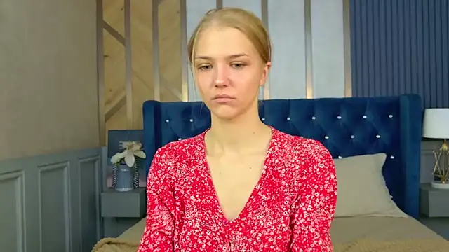 4example Chloe online show from May 20, 2026, 5:35 am
