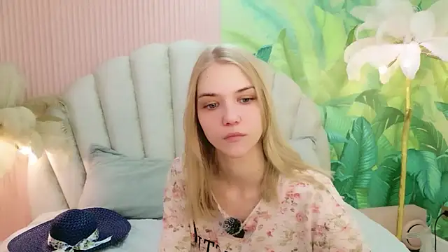 Snapshot of 4example_Chloe chatting on June 21, 2026, 5:32 am 4example Chloe online show from June 21, 2026, 5:32 am