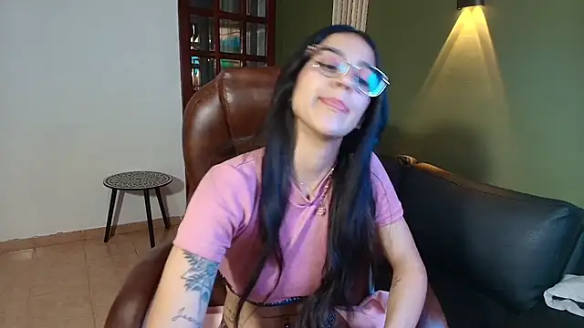 Snapshot of DanielaMonroe chatting on November 4, 2025, 8:30 pm DanielaMonroe online show from November 4, 2025, 8:30 pm