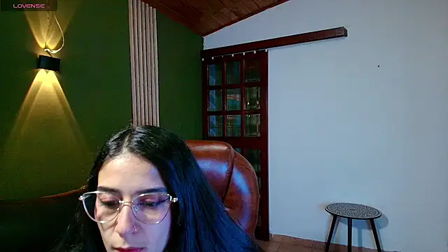 Snapshot of DanielaMonroe chatting on November 14, 2025, 1:43 pm DanielaMonroe online show from November 14, 2025, 1:43 pm