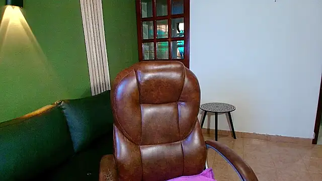 Snapshot of DanielaMonroe chatting on November 17, 2025, 3:18 pm DanielaMonroe online show from November 17, 2025, 3:18 pm