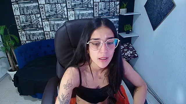 Snapshot of DanielaMonroe chatting on December 15, 2025, 8:46 pm DanielaMonroe online show from December 15, 2025, 8:46 pm