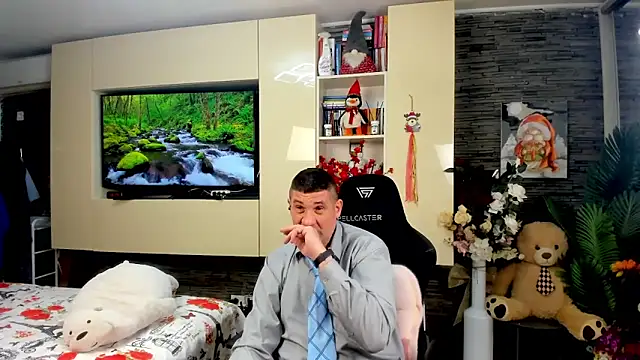 SpartacusDaddy48 online show from April 1, 2026, 12:28 pm