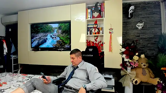 SpartacusDaddy48 online show from April 8, 2026, 8:31 pm