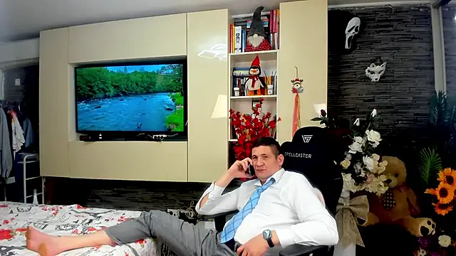 SpartacusDaddy48 online show from April 15, 2026, 7:58 pm