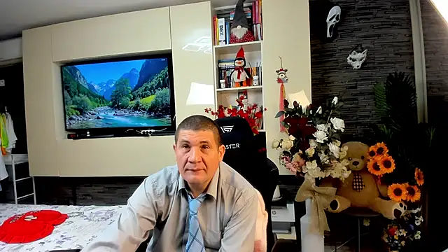 Snapshot of SpartacusDaddy48 chatting on May 13, 2026, 5:27 am SpartacusDaddy48 online show from May 13, 2026, 5:27 am