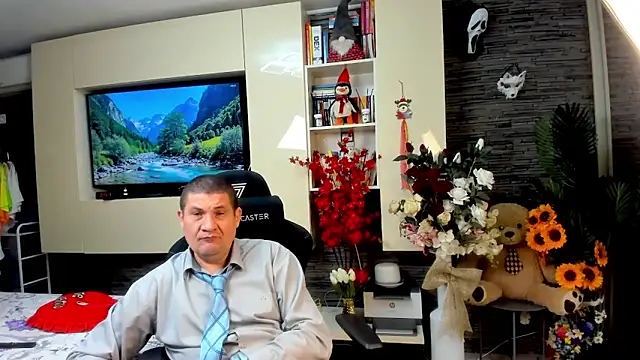 Snapshot of SpartacusDaddy48 chatting on May 16, 2026, 8:07 pm SpartacusDaddy48 online show from May 16, 2026, 8:07 pm