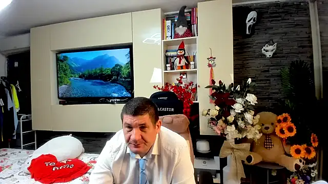 Snapshot of SpartacusDaddy48 chatting on May 28, 2026, 8:17 pm SpartacusDaddy48 online show from May 28, 2026, 8:17 pm