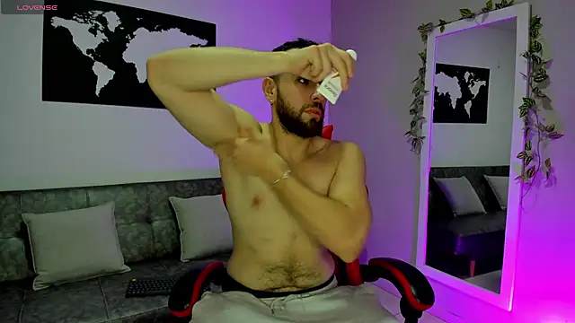 Maximo Wolff online show from December 22, 2025, 7:44 pm