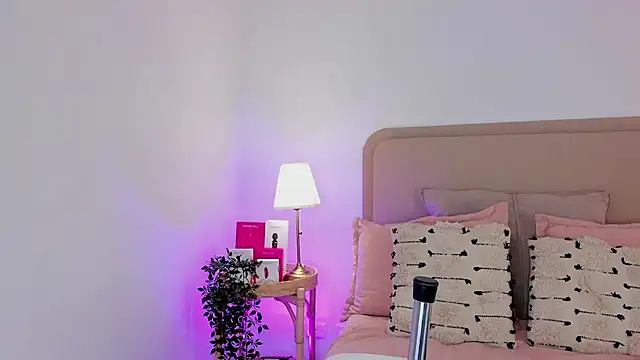 Snapshot of Cutie_Riley chatting on September 15, 2025, 1:44 pm Cutie Riley online show from September 15, 2025, 1:44 pm