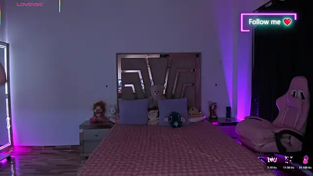 lunaarose online show from April 15, 2026, 3:13 am