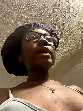 HennessyBaby21 online show from November 18, 2025, 8:41 am