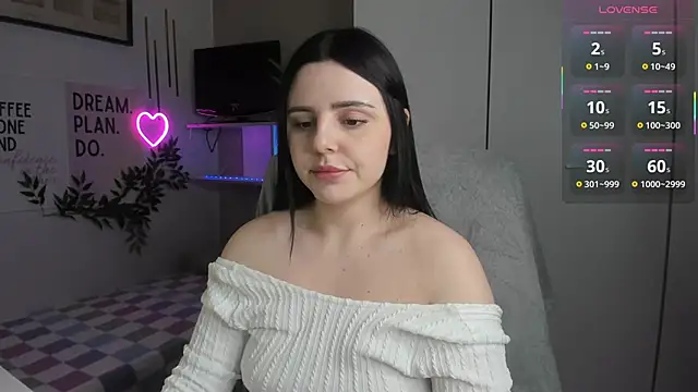 LiaWoow online show from November 11, 2025, 2:39 pm