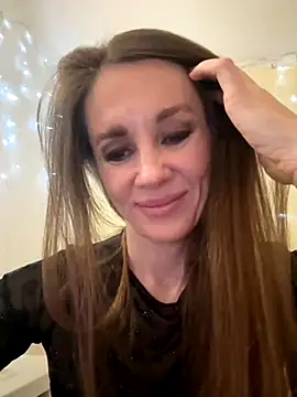 LucieMack online show from October 29, 2025, 6:20 pm