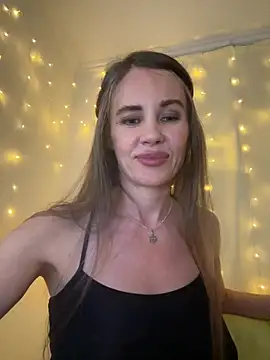 Snapshot of LucieMack chatting on June 22, 2026, 5:32 pm LucieMack online show from June 22, 2026, 5:32 pm