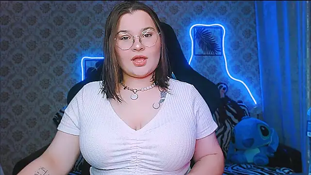 InLoveWithLife26 online show from September 17, 2025, 6:53 pm