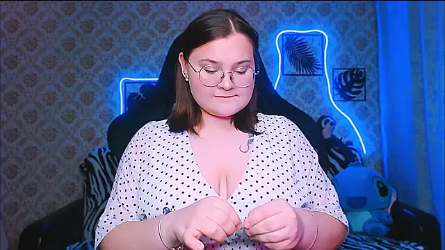 InLoveWithLife26 online show from October 9, 2025, 7:12 pm