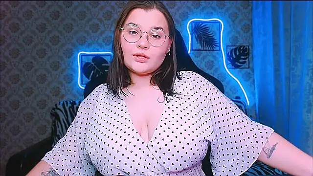 InLoveWithLife26 online show from November 5, 2025, 8:20 pm