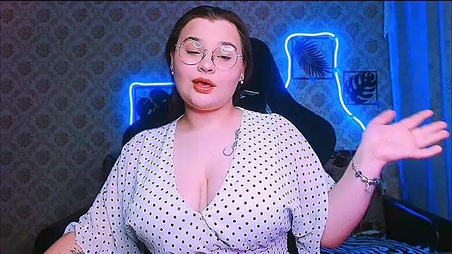 InLoveWithLife26 online show from February 15, 2026, 8:05 pm