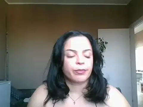 ITALIANASISIXX online show from February 11, 2026, 12:32 pm