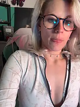 Snapshot of TheRealJessyLey chatting on May 12, 2026, 5:54 pm TheRealJessyLey online show from May 12, 2026, 5:54 pm
