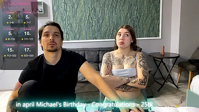 Snapshot of VelvetMiley chatting on April 19, 2026, 6:10 pm VelvetMiley online show from April 19, 2026, 6:10 pm